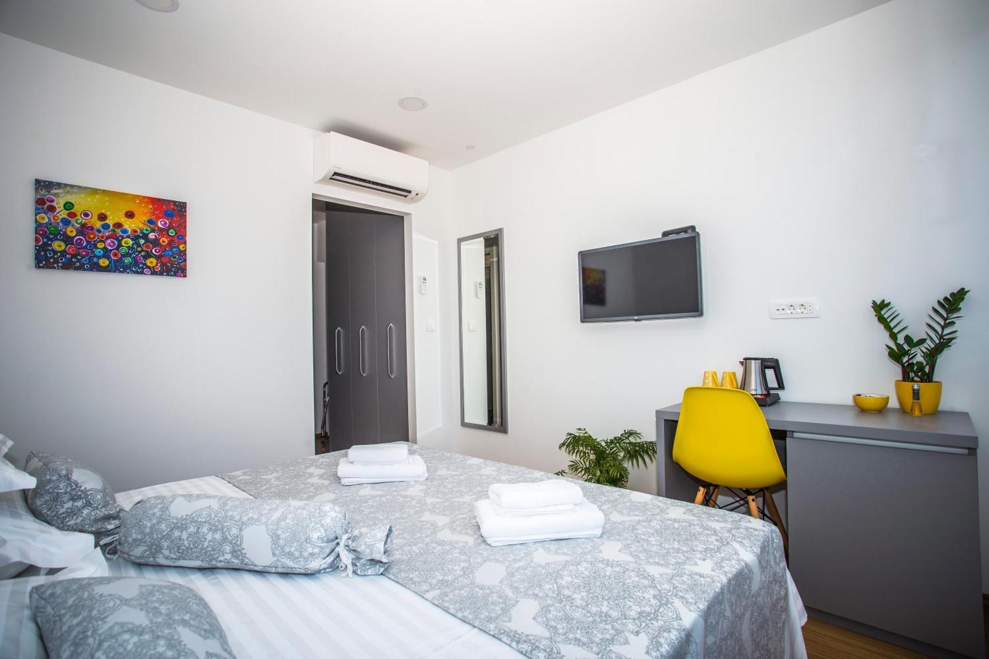Royal Suites-Sky Split Room photo