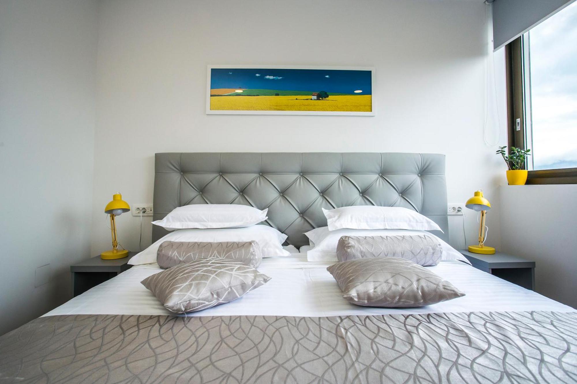 Royal Suites-Sky Split Room photo