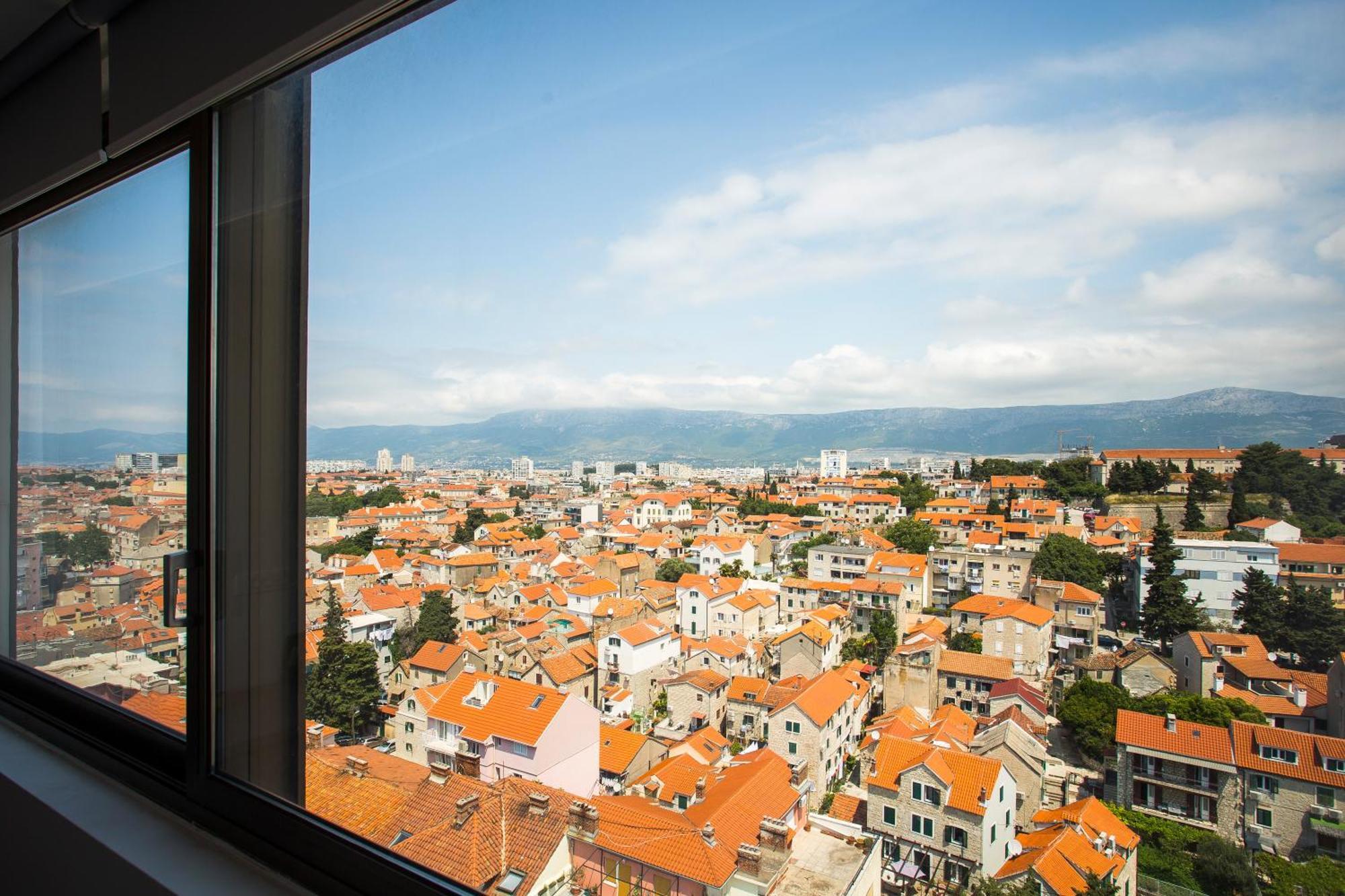 Royal Suites-Sky Split Room photo